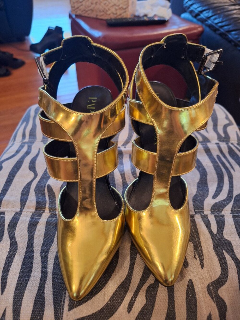 Perfect gold heel sz 7